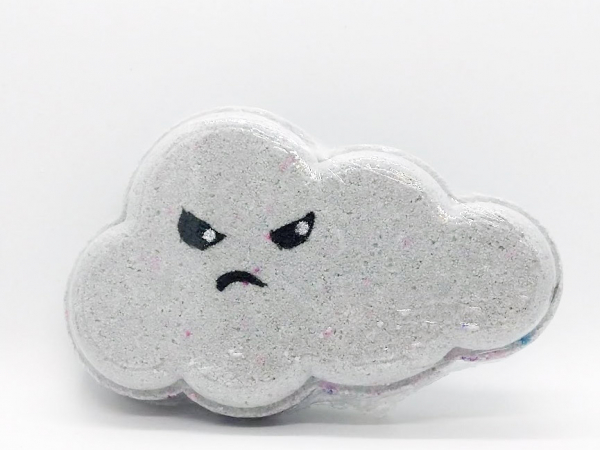 A photo of Grumpy Cloud bath bomb.