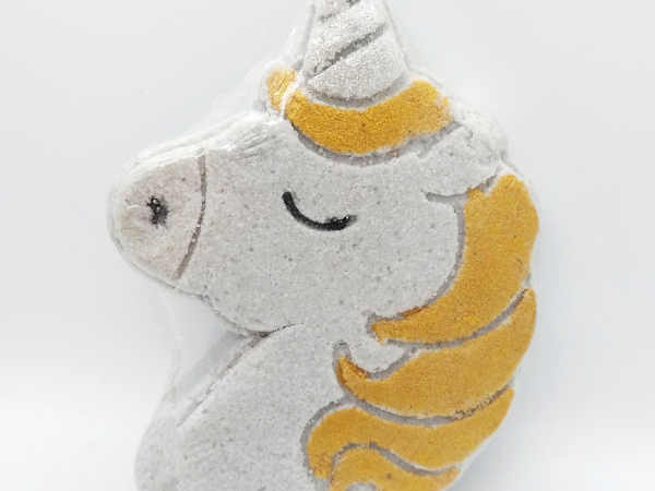 A photo of Unicorn Boyfriend bath bomb.