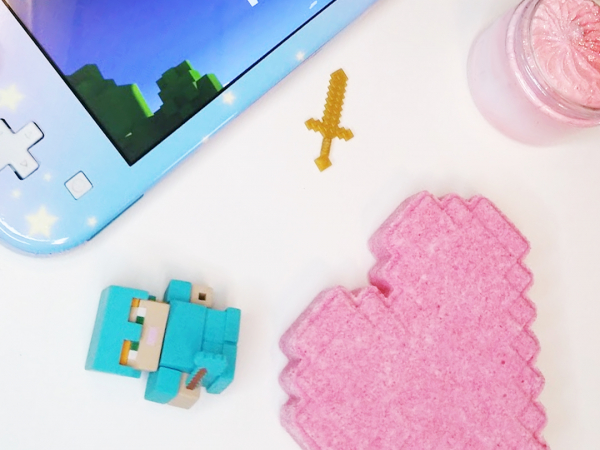 A photo of Pixelated Heart bath bomb.